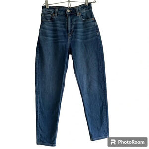 AMERICAN Eagle High Rise Mom Jean  Medium wash Size 00 Short